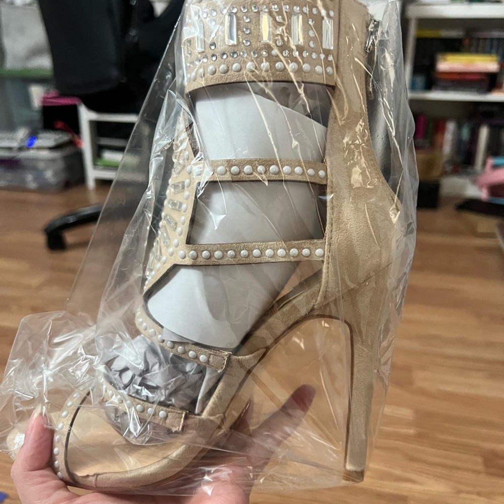 🔥Last One🔥Nude Jewel Heels - Picture 7 of 8
